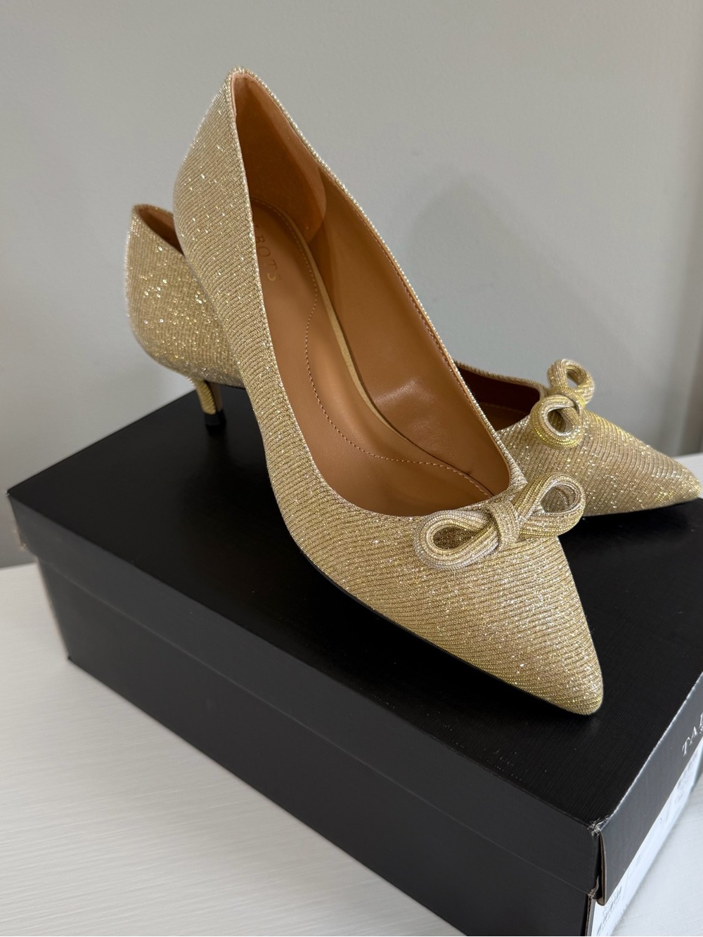 Talbots Sylvie Gold Pointed Toe Bow Kitten Heels Size 8